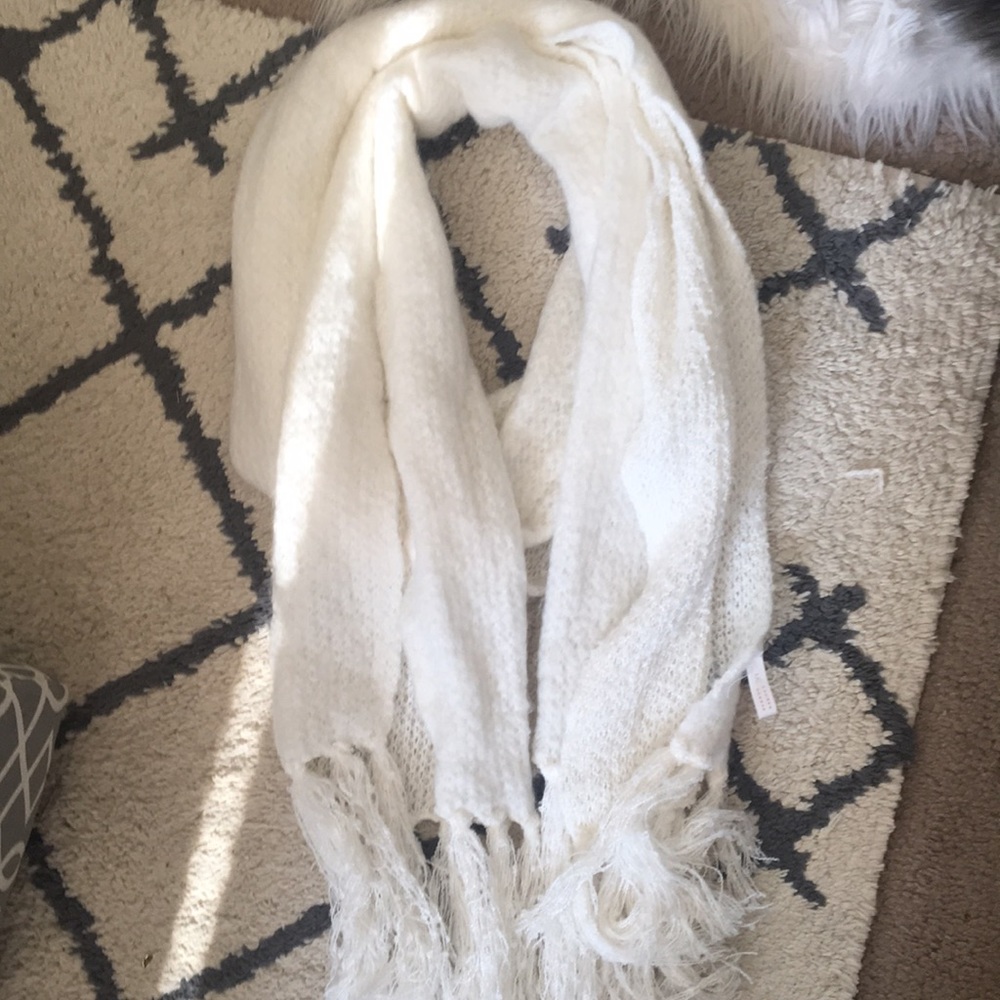 Knitted scarf
